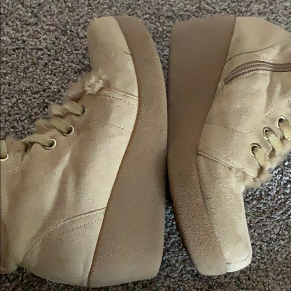 Winter boots with fur trim - Picture 5 of 6